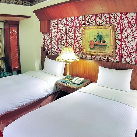 KaRo Hotel Kaohsiung Buitenkant foto
