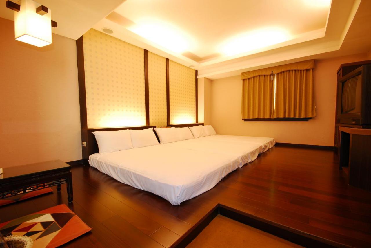 KaRo Hotel Kaohsiung Buitenkant foto