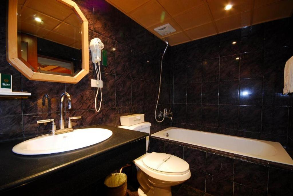 KaRo Hotel Kaohsiung Buitenkant foto