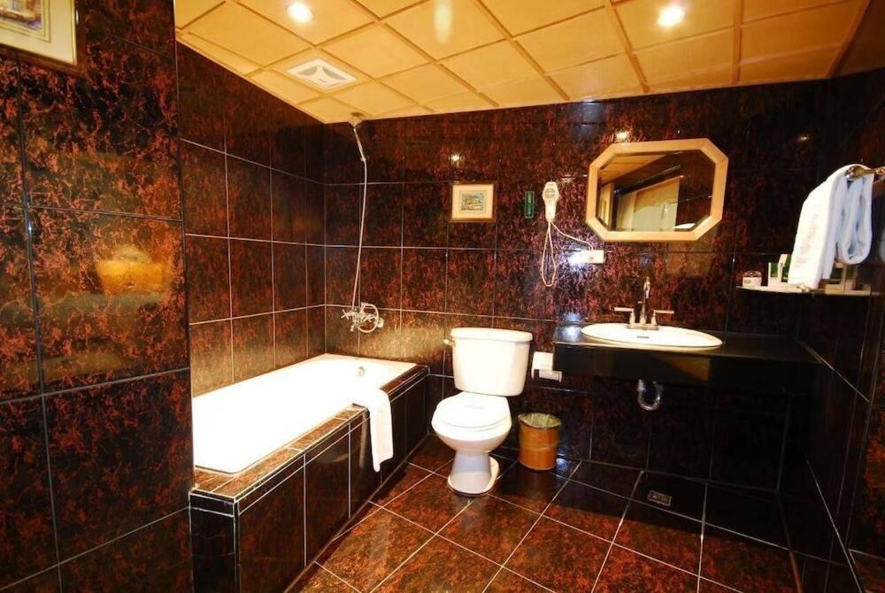 KaRo Hotel Kaohsiung Buitenkant foto