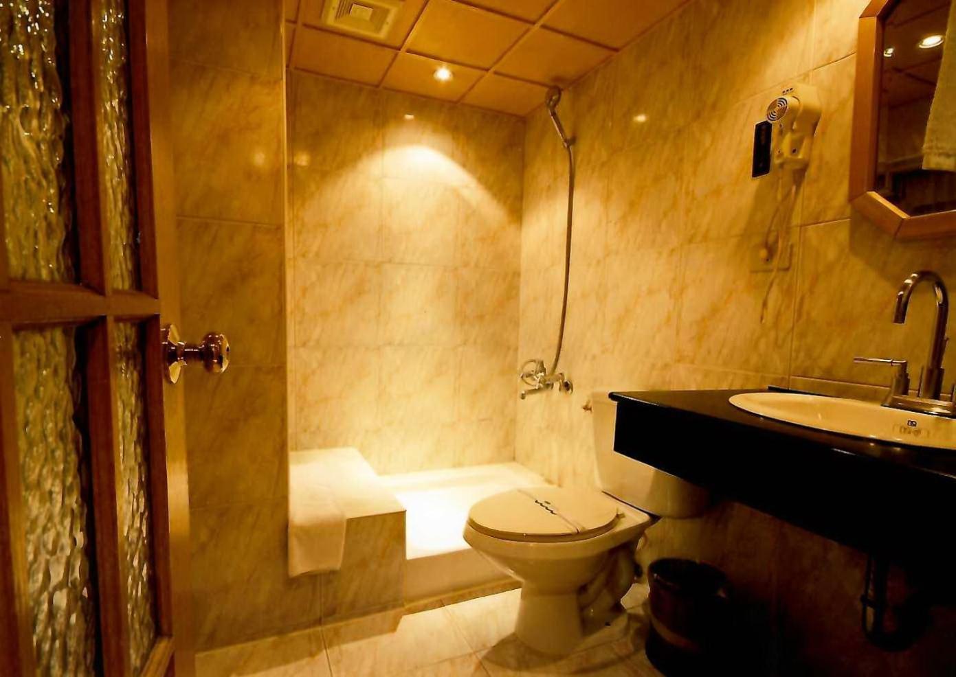 KaRo Hotel Kaohsiung Buitenkant foto