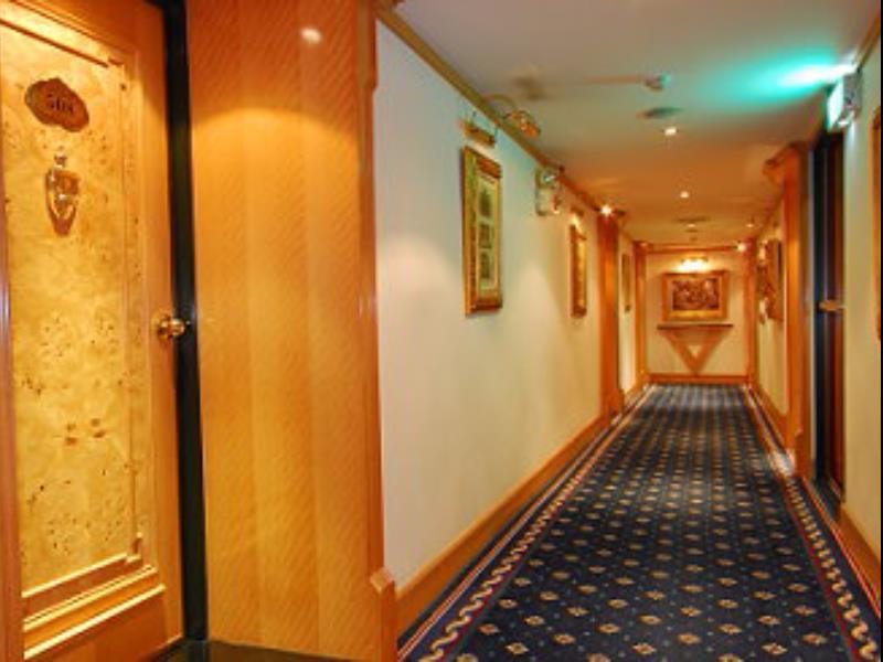 KaRo Hotel Kaohsiung Buitenkant foto