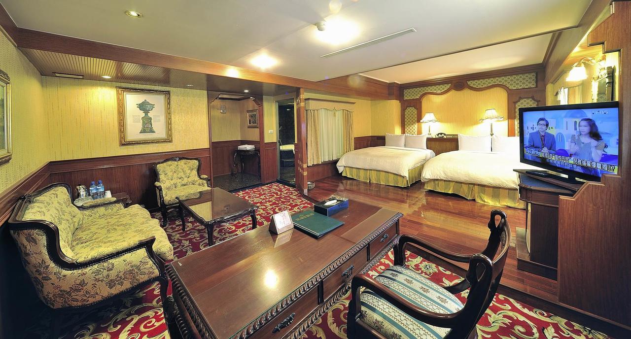 KaRo Hotel Kaohsiung Buitenkant foto