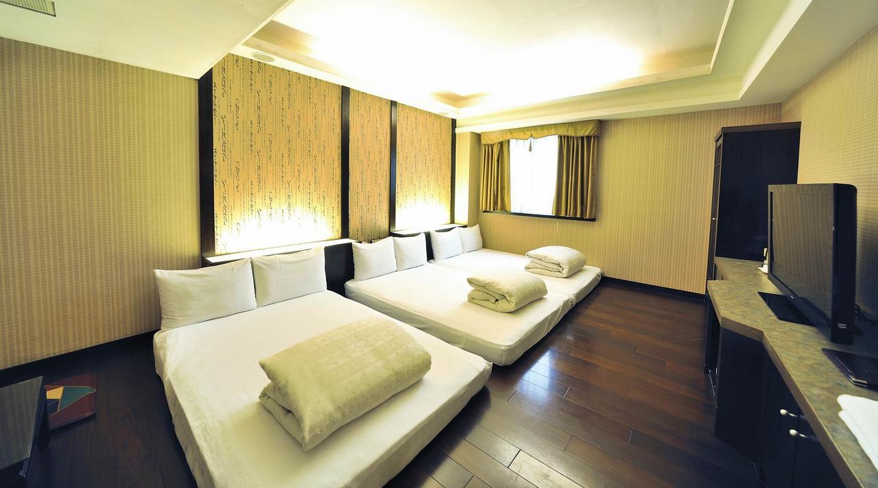 KaRo Hotel Kaohsiung Buitenkant foto