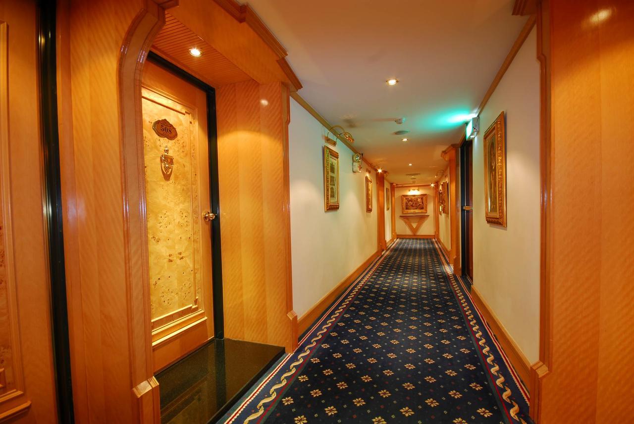 KaRo Hotel Kaohsiung Buitenkant foto