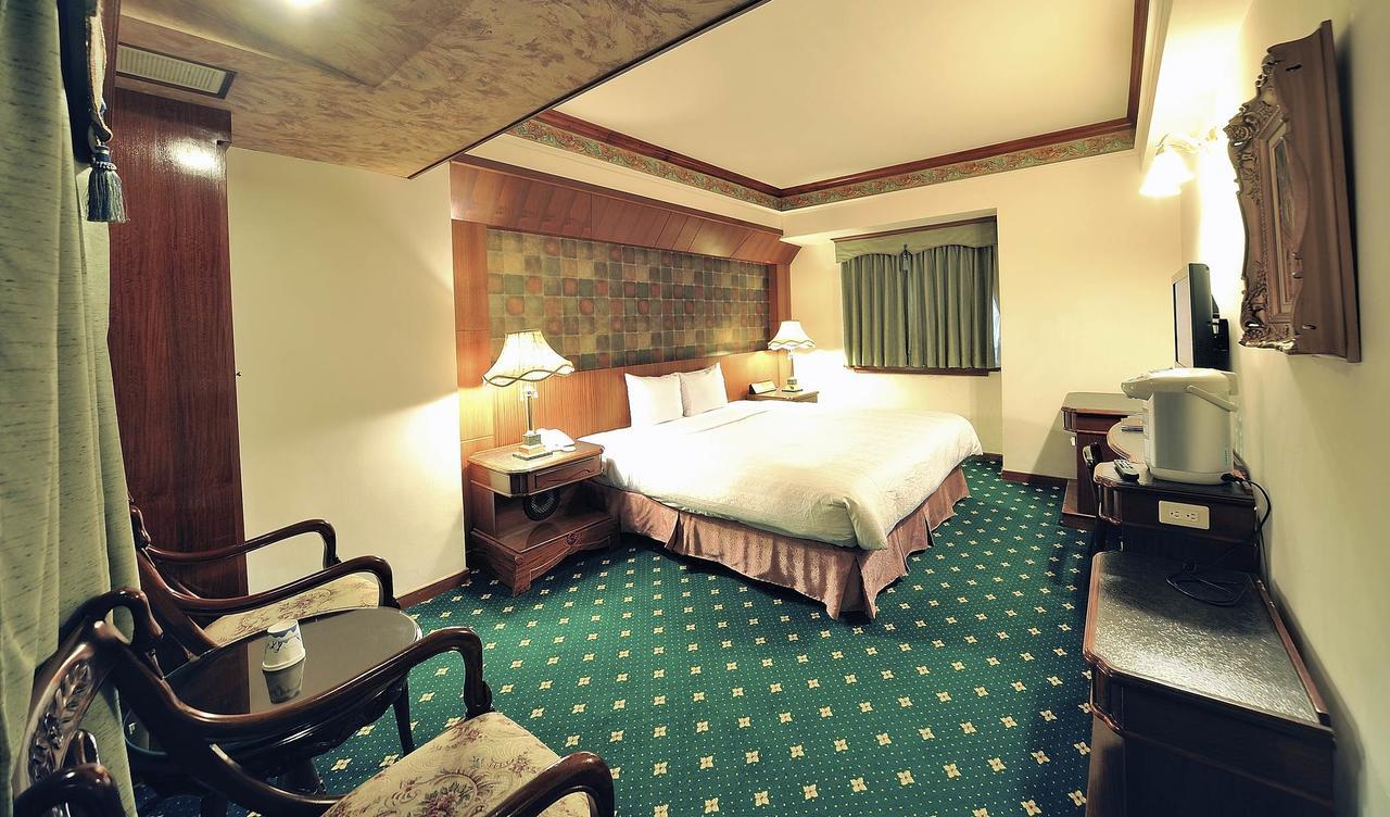 KaRo Hotel Kaohsiung Buitenkant foto